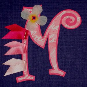 Monogramme "M" dans les tons roses