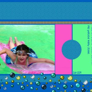 Kelly dans la piscine