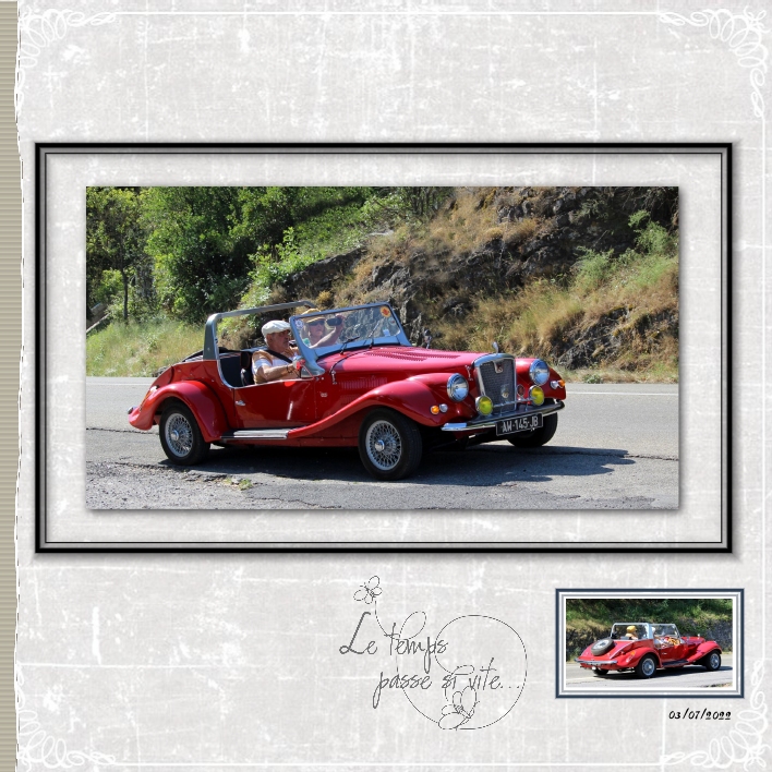 2022 Voiture ancienne décapotable rouge.jpg