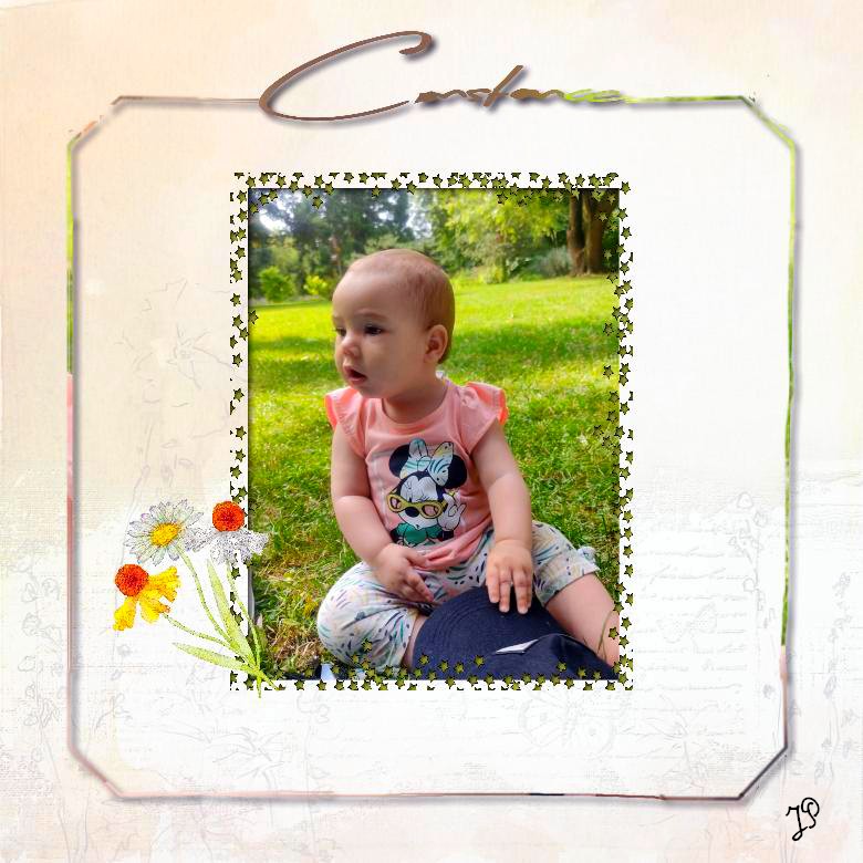 constance dans le pré avec les marguerites .jpg