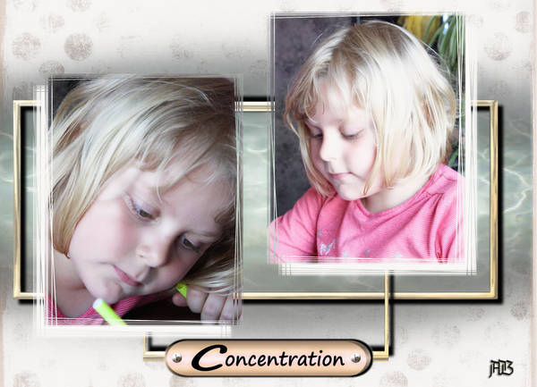 Emma concentrée sur ses devoirs