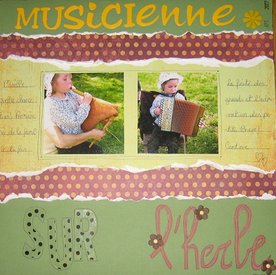 Musicienne sur l'herbe